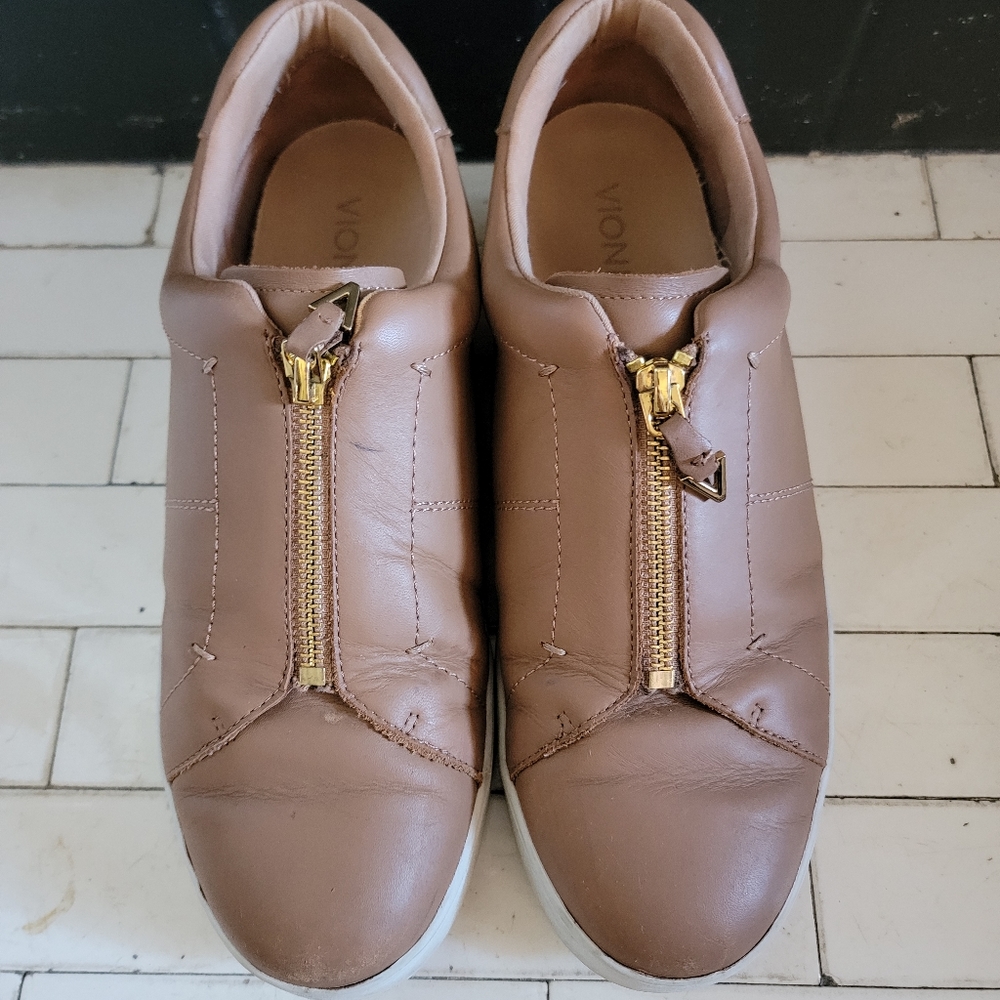 Vionic Size 10 Tan Leather Low Zip Up Sneakers